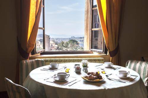 Il Chiostro Del Carmine, Siena