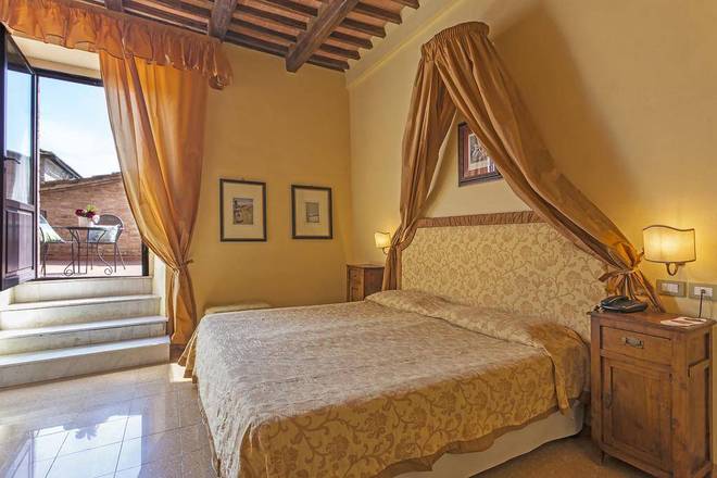 Il Chiostro Del Carmine, Siena