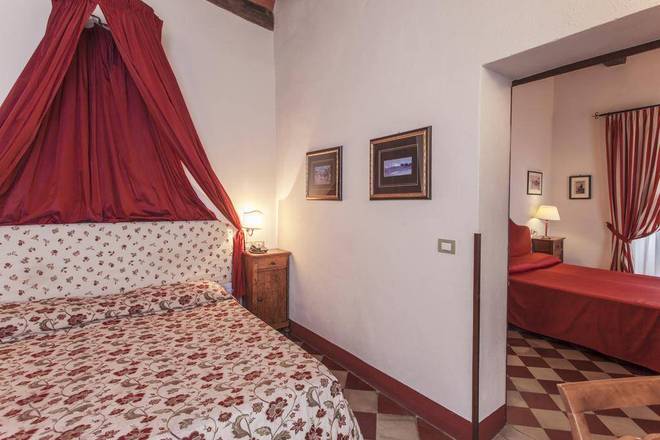 Il Chiostro Del Carmine, Siena