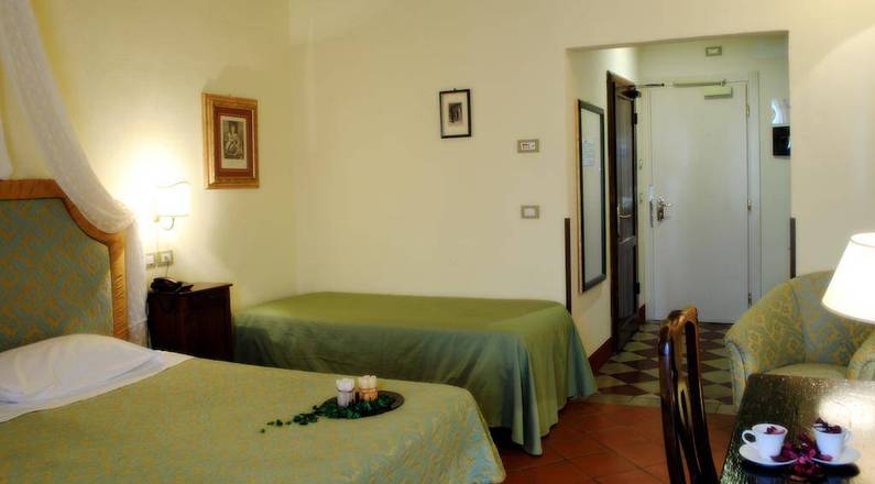 Il Chiostro Del Carmine, Siena